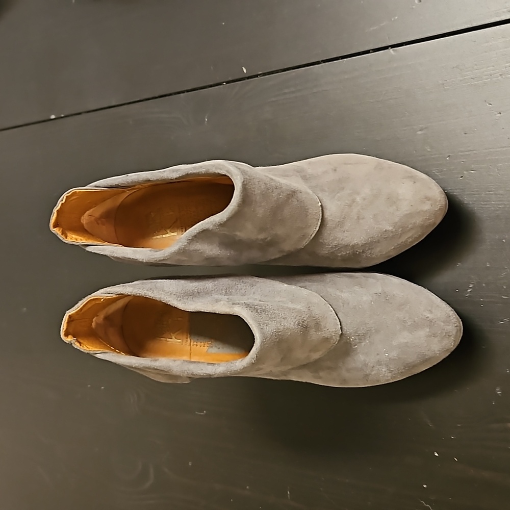 MRKT brand grey suede booties